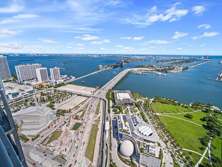 1100 Biscayne Blvd #5802 — Photo 3