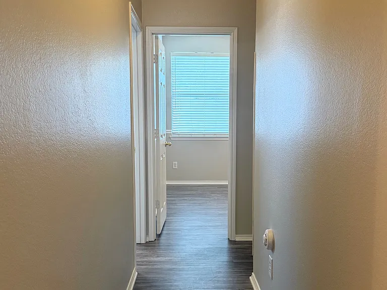 7905 Seven Oaks Ln — Photo 17