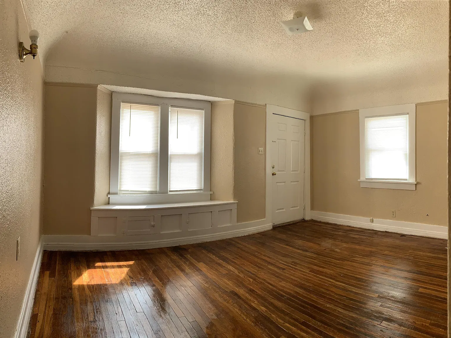 1100 Wallace - 1100 — Photo 3