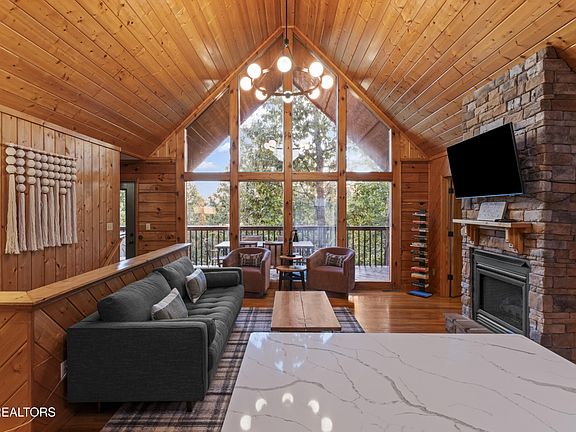 5th image of 1550 Bears Den Way