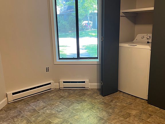 3rd image of 27 Chelsea Cir