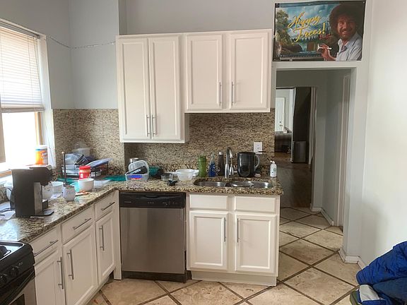 3rd image of 1200 W Oakdale Ave