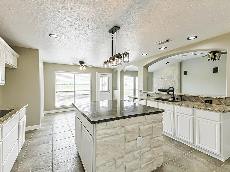 15320 Mound Rd — Photo 17