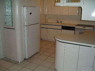 3rd image of 854 Peninsula Blvd