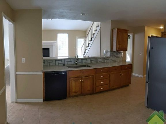 5th image of 14826 Robinson St