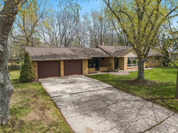 636 Mount Mary Dr, Green Bay, WI 54311