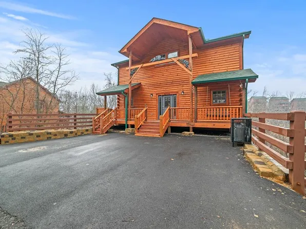 634 Stockton Dr, Pigeon Forge, TN 37876