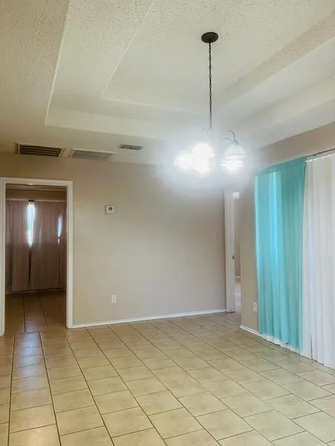 4 bed, 2.0 bath, 1650 sqft, $1,700 — Photo 2