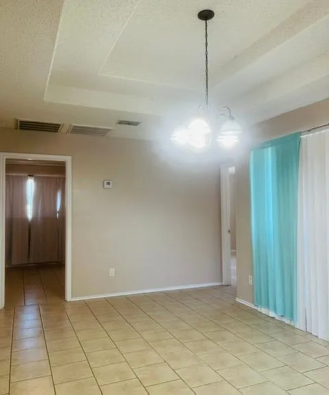 2820 Vienna St — Photo 2