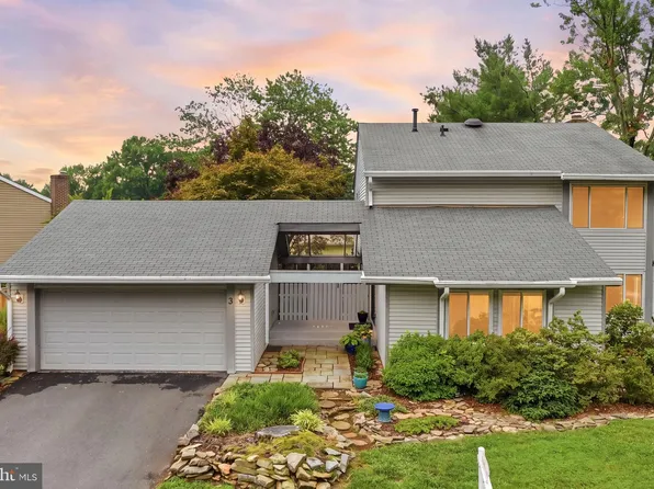 3 Silo Mill Ct, Sterling, VA 20164