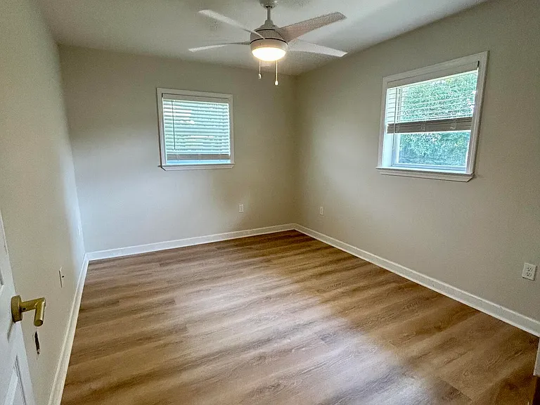 141 Pine Grove Ave — Photo 2