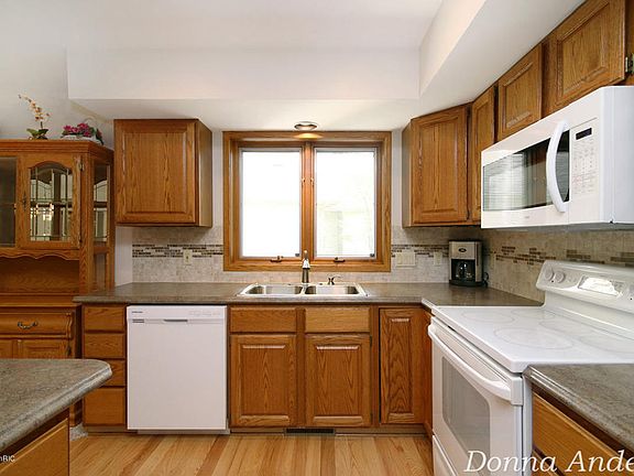 4th image of 7070 Treetop Ln NE #29