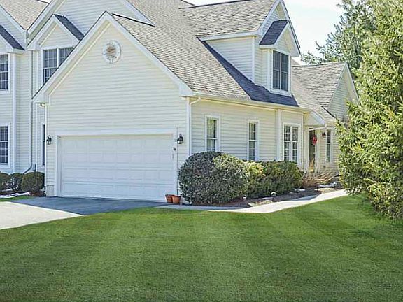 3rd image of 10 Ivy Garden Way #10