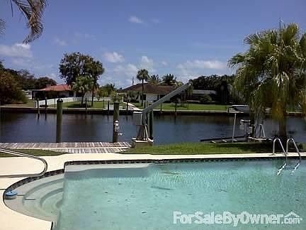 3rd image of 732 Waterway Dr