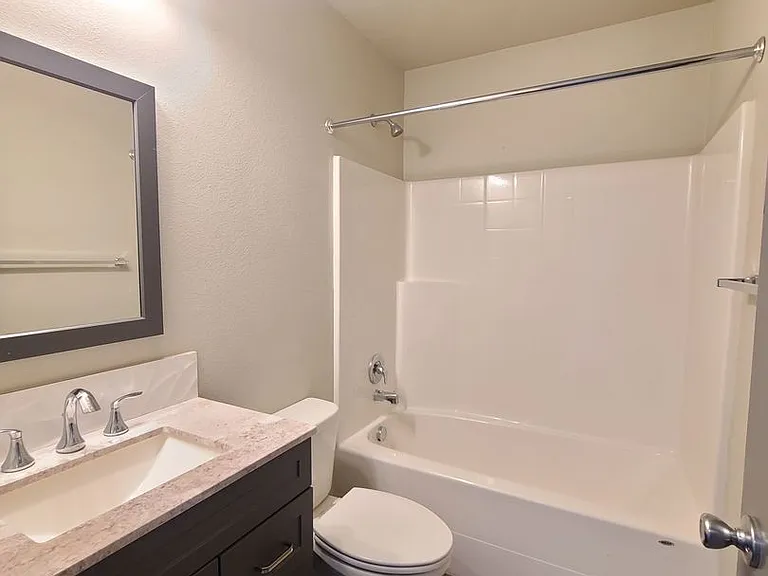 3014 N Gillis Ct — Photo 10
