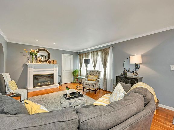 3rd image of 670 Hill Ave