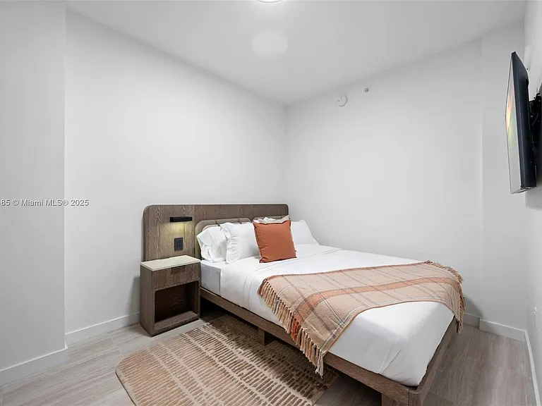 580 72nd St #1009 — Photo 10