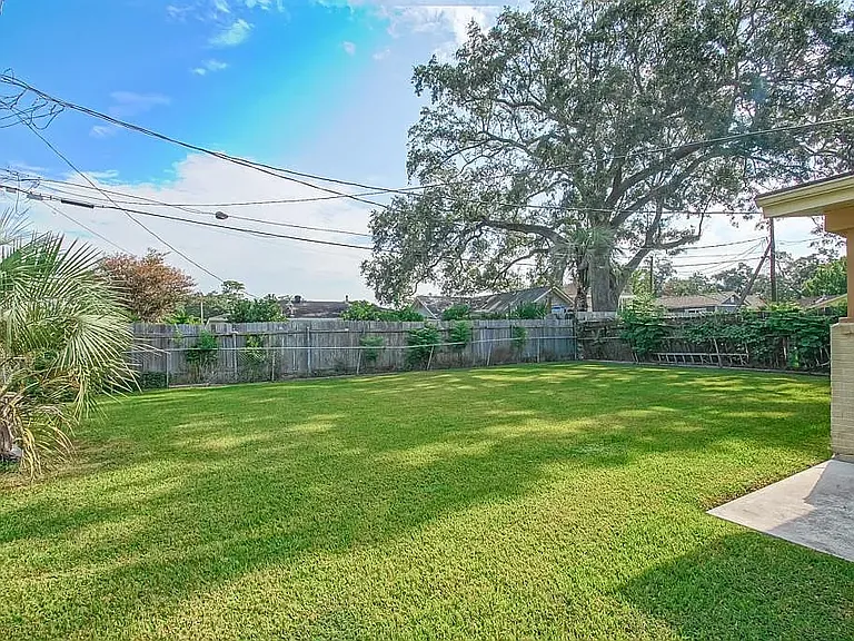 9817 Martha Ln — Photo 12