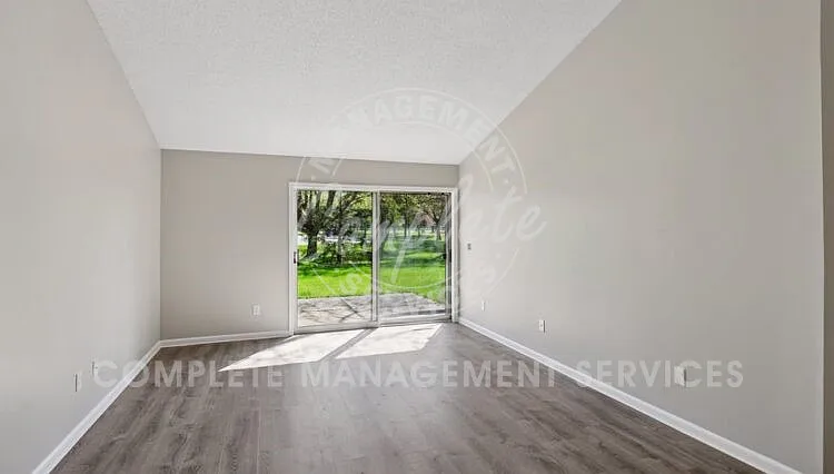 8327 Victoria Dr — Photo 10