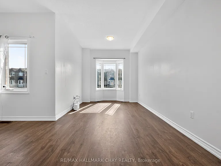 38 Milson Cres — Photo 18