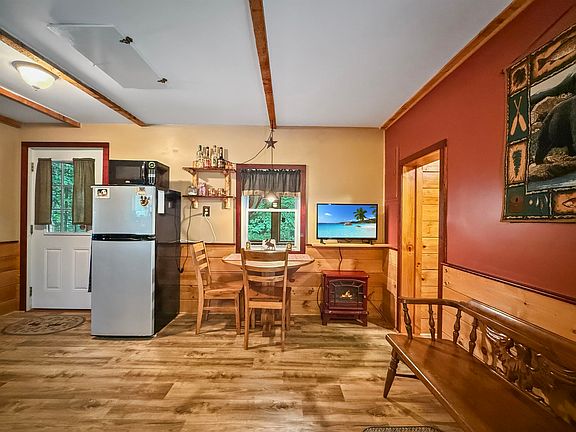3rd image of 135 Christie Road