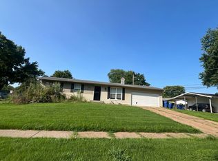 1070 N Park Ln, Florissant, MO 63031