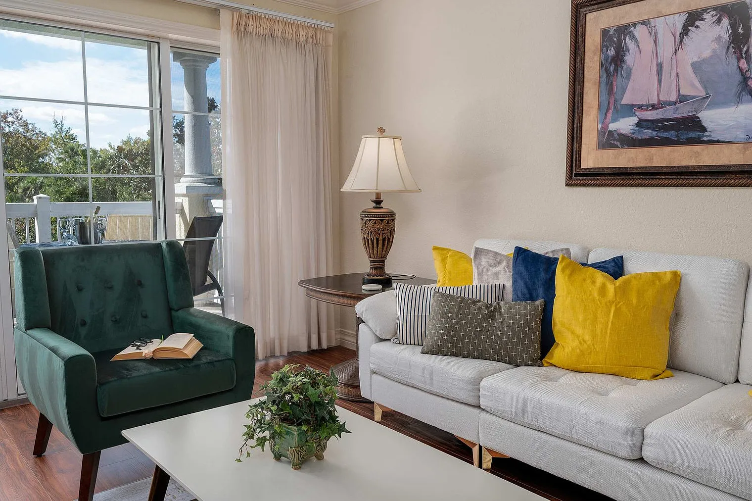 3 bed, 3.0 bath, 1334 sqft, $4,447 — Photo 4