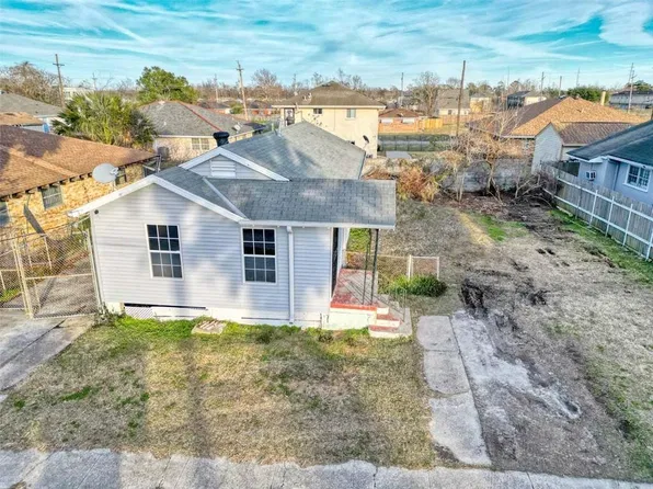 4507 Rhodes Dr, New Orleans, LA 70126