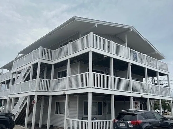 5 Duston Ave APT E, Hampton, NH 03842