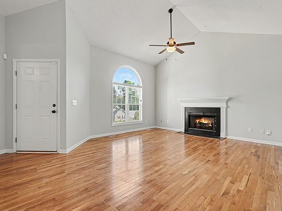 2nd image of 2416 Kingsboro Rd