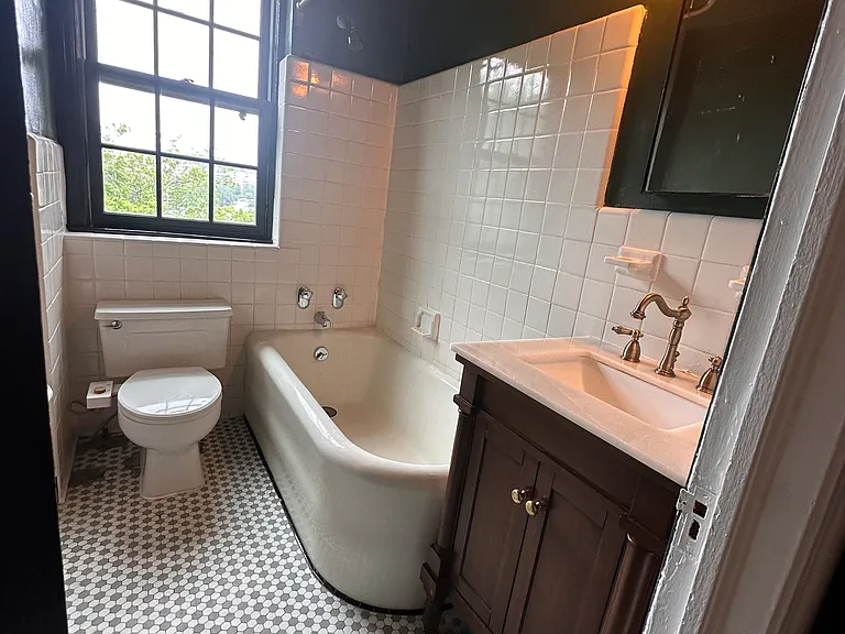 2032 Belmont Rd NW #614 — Photo 3