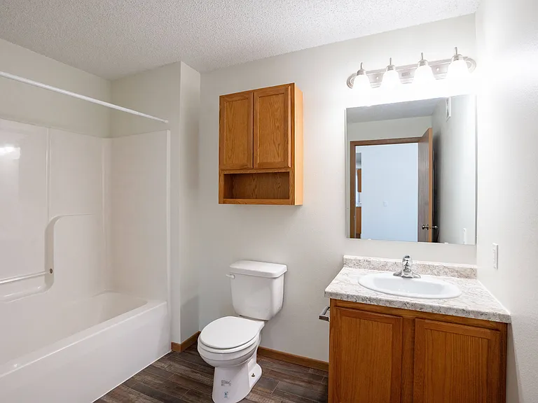 Bismarck, ND Sierra Ridge Apartments | 22A | Bathroom