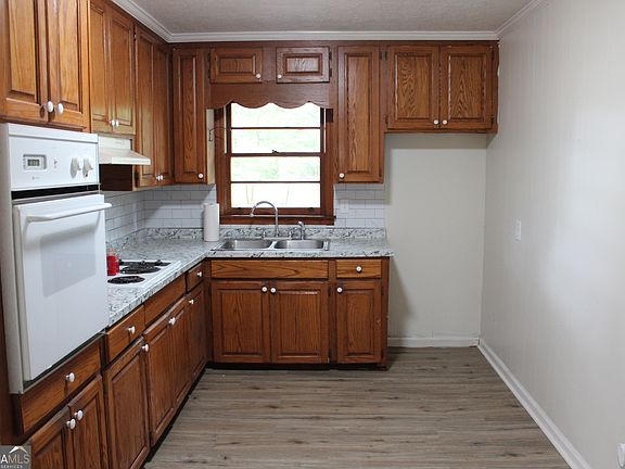 3rd image of 154 Poplar Cir