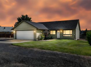 639 SE 10th St, Madras, OR 97741