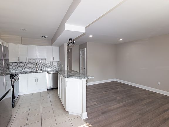 3rd image of 10040 Jeanes St #1