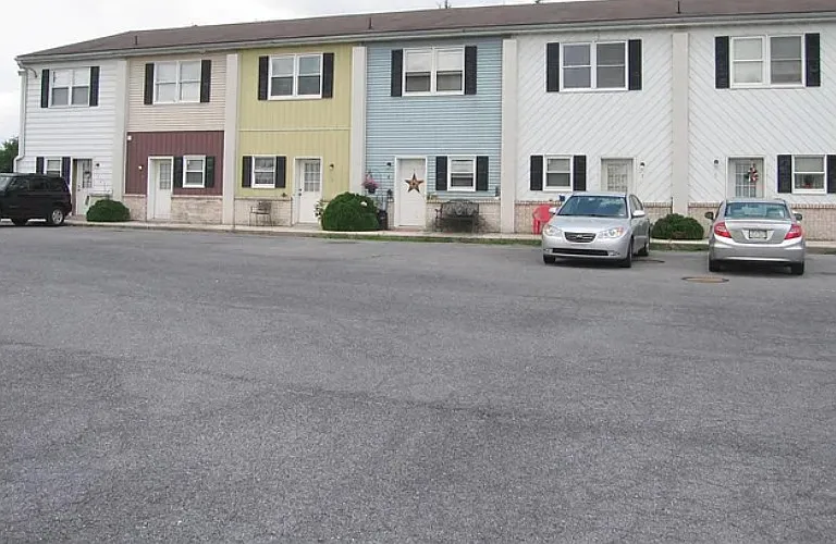 24 Locust St Apt 3 - Front View