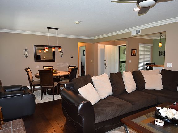 Living Room/Dining Area