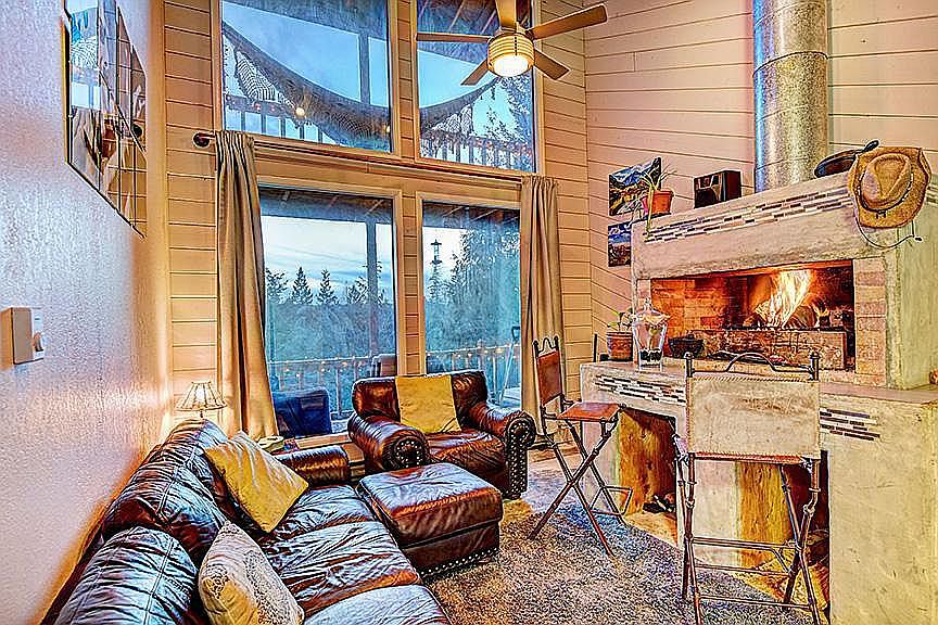 upper level living room