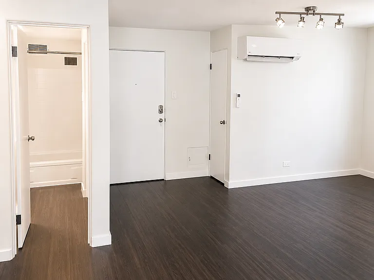 2900 Lowell Blvd #10 — Photo 9
