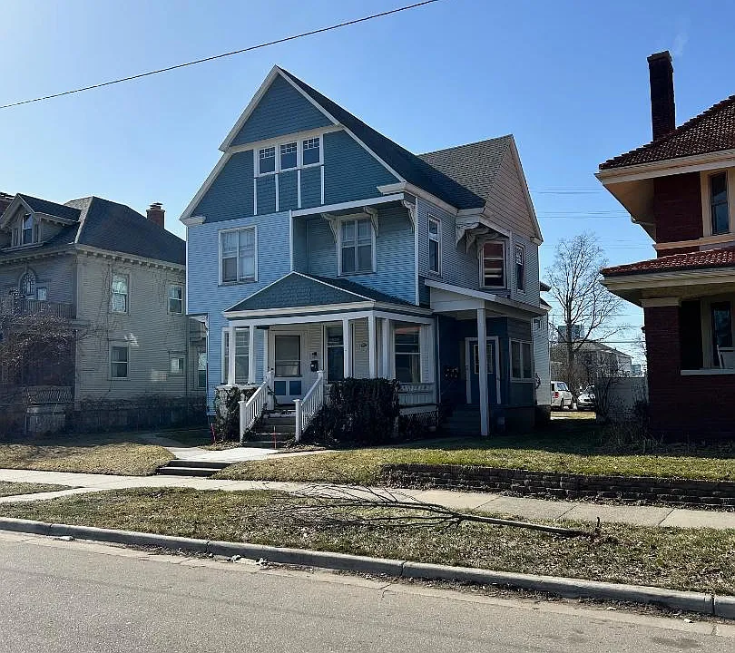 525 Livingston Ave NE #4