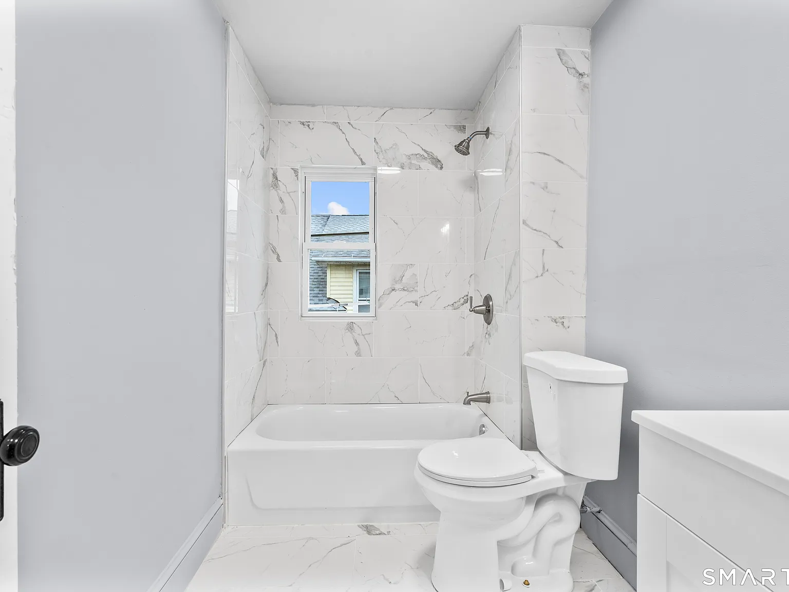 3 bed, 1.0 bath, 1000 sqft, $1,900 — Photo 3