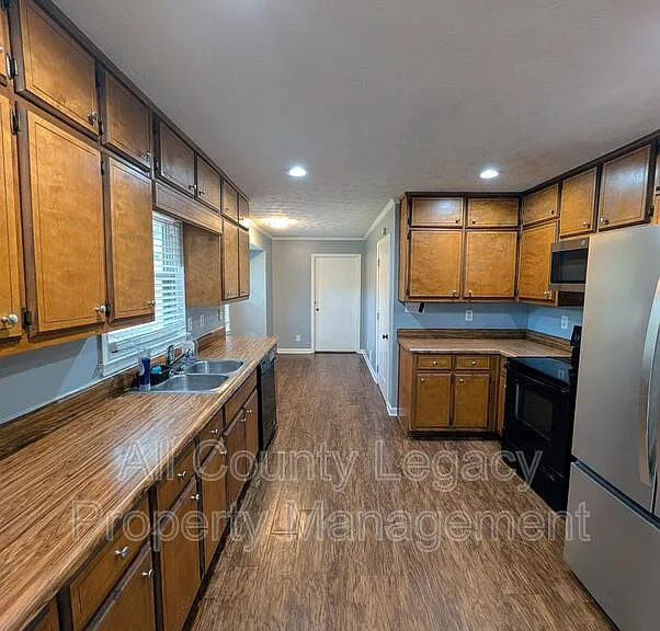 4292 Wrexham Ct — Photo 2