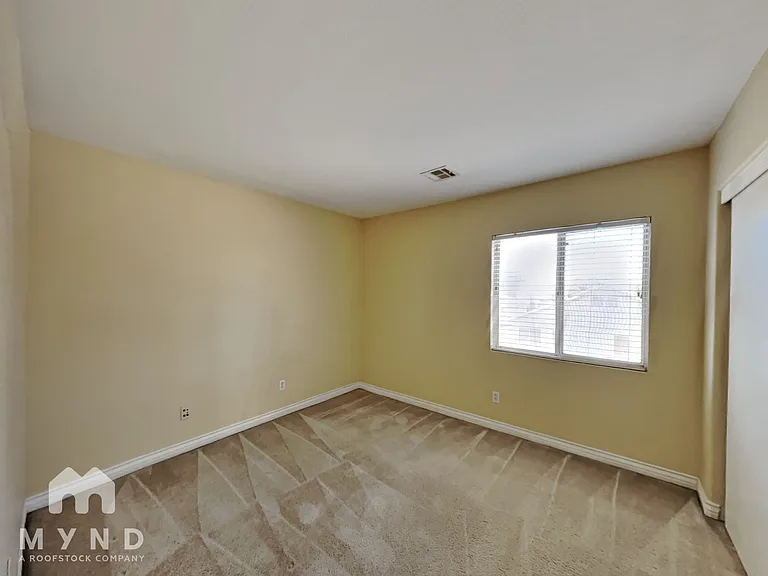 695 Emerald City Ave — Photo 14