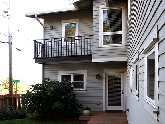 5th image of 2226 E 6th St