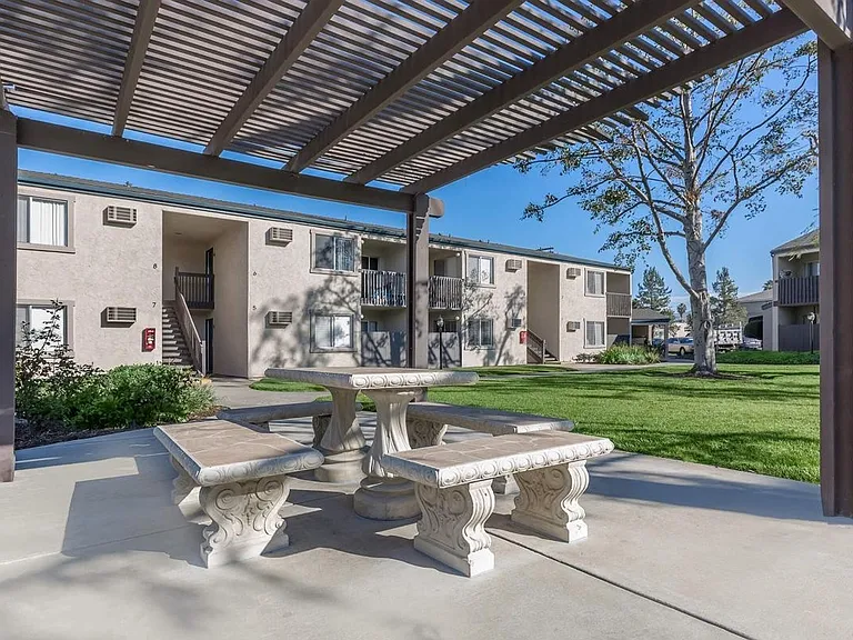 The Pines Apartments — Photo 6
