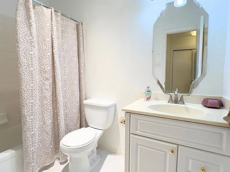 2626 Custer Pkwy #C — Photo 8