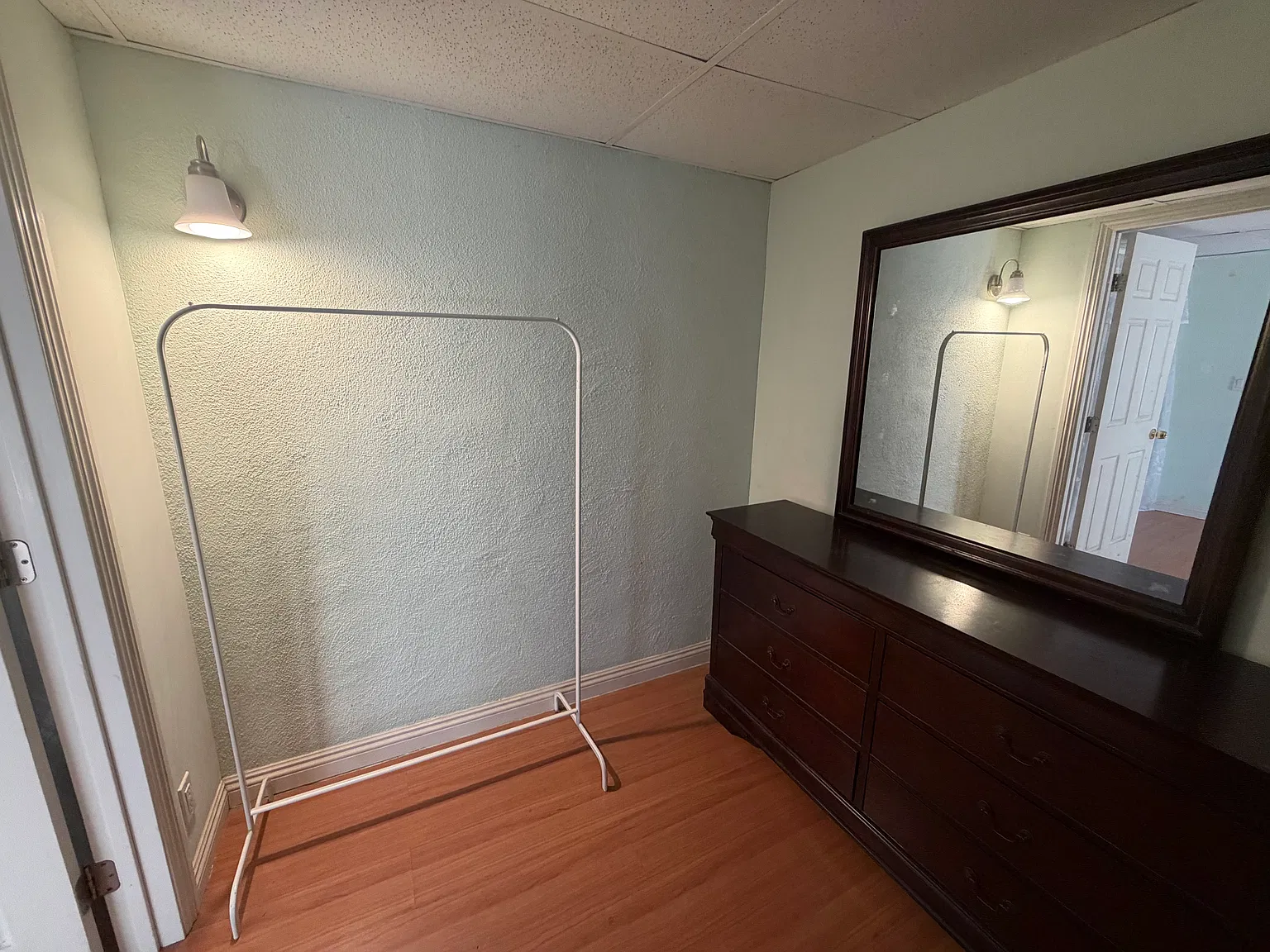 2 bed, 350 sqft, $1,350 — Photo 4