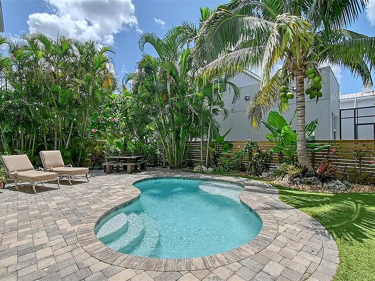 1738 Siesta Dr — Photo 33