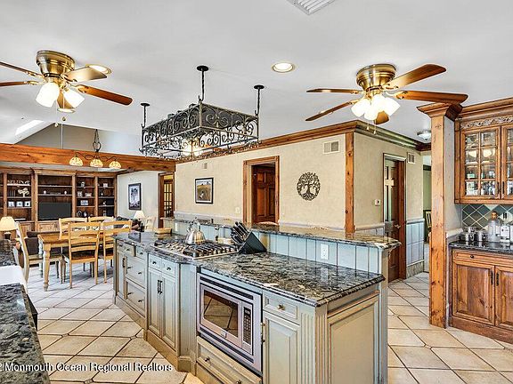 5th image of 848 Breezy Oaks Dr