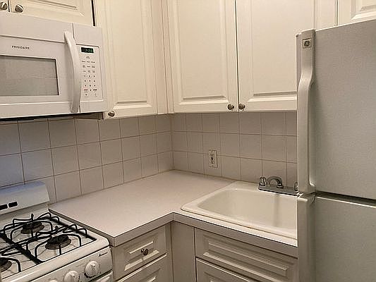 4th image of 1380 1st Ave APT 4G